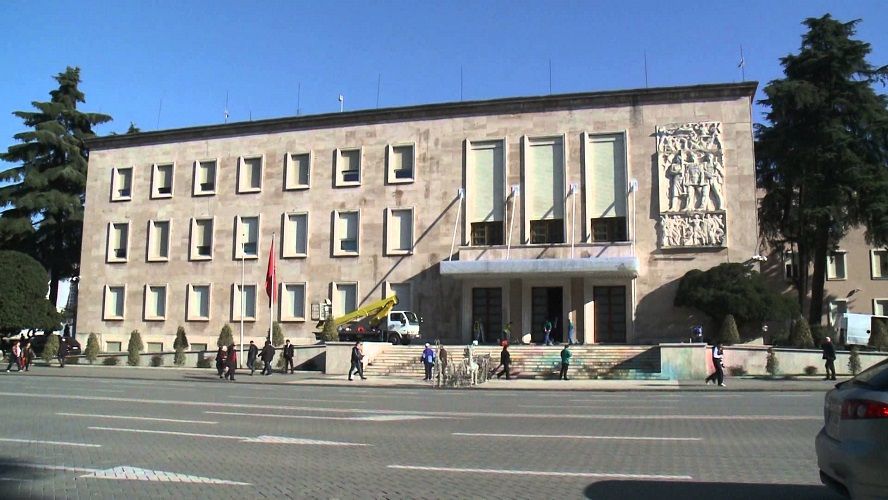 Protesta kunder rritjes se cmimeve: Bllokohet autostrada Lezhe-Lac, nisin grumbullimet ne Tirane